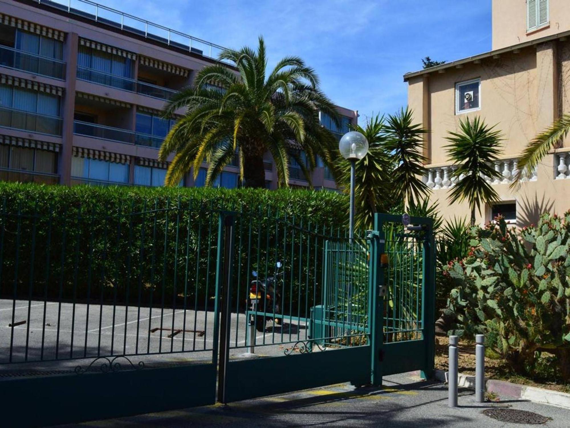 Studio Agreable Avec Loggia, Garage Et Plage A Proximite - 2 Couchages, Golfe-Juan - Fr-1-252-62 エクステリア 写真